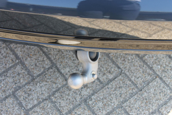 Volvo XC90 T8 406pk Automaat AWD Ultra Black Edition / Stoelmassage - en ventilatie / Luchtvering / Trekhaak / Panoramadak / Google services / Elektrisch bedienbare voorstoelen met geheugen / Stoelverwarming voor en achter