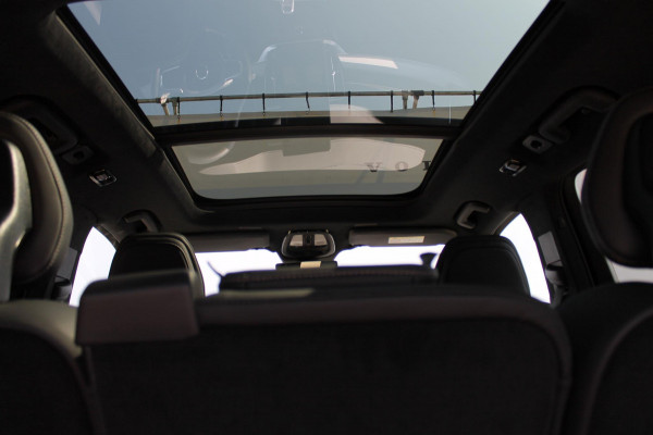 Volvo XC90 T8 406pk Automaat AWD Ultra Black Edition / Stoelmassage - en ventilatie / Luchtvering / Trekhaak / Panoramadak / Google services / Elektrisch bedienbare voorstoelen met geheugen / Stoelverwarming voor en achter