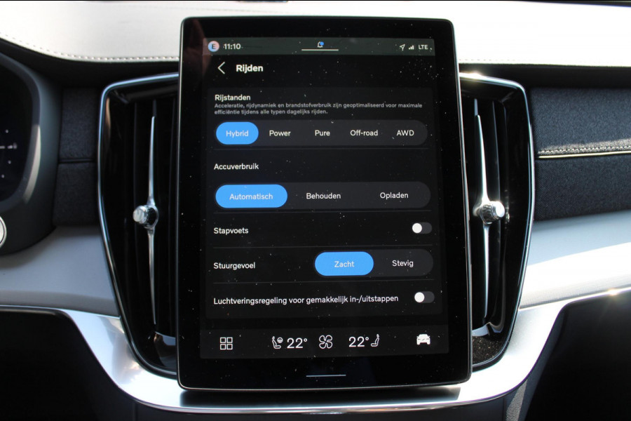 Volvo XC90 T8 406pk Automaat AWD Ultra Black Edition / Stoelmassage - en ventilatie / Luchtvering / Trekhaak / Panoramadak / Google services / Elektrisch bedienbare voorstoelen met geheugen / Stoelverwarming voor en achter