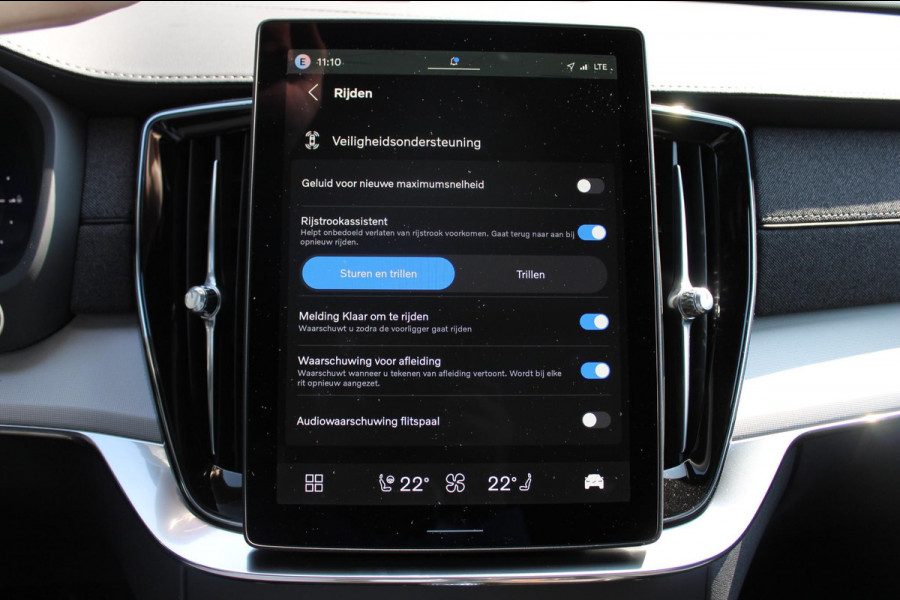 Volvo XC90 T8 406pk Automaat AWD Ultra Black Edition / Stoelmassage - en ventilatie / Luchtvering / Trekhaak / Panoramadak / Google services / Elektrisch bedienbare voorstoelen met geheugen / Stoelverwarming voor en achter