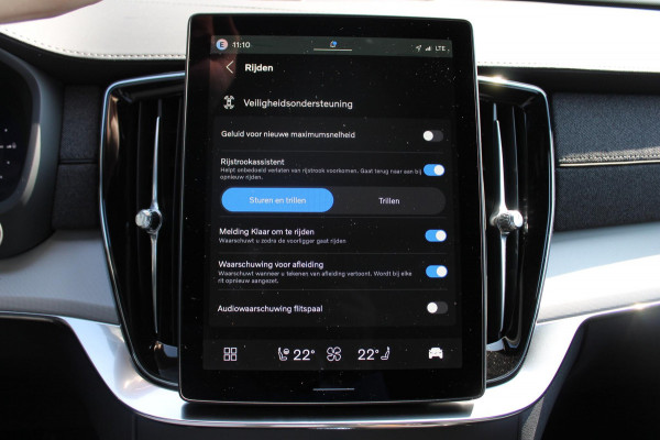 Volvo XC90 T8 406pk Automaat AWD Ultra Black Edition / Stoelmassage - en ventilatie / Luchtvering / Trekhaak / Panoramadak / Google services / Elektrisch bedienbare voorstoelen met geheugen / Stoelverwarming voor en achter