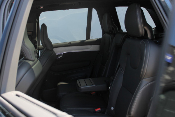 Volvo XC90 T8 406pk Automaat AWD Ultra Black Edition / Stoelmassage - en ventilatie / Luchtvering / Trekhaak / Panoramadak / Google services / Elektrisch bedienbare voorstoelen met geheugen / Stoelverwarming voor en achter