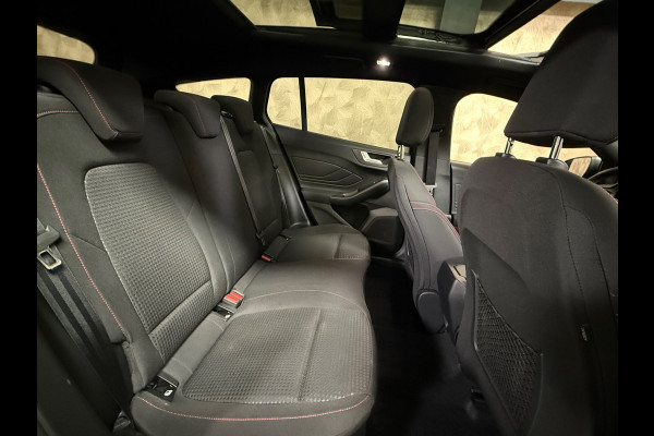 Ford FOCUS Wagon 1.0 EcoBoost Hybrid ST-Line | Led | Stoelverwarming | Carplay | Stuurverwarming | Parkeersensoren| Trekhaak
