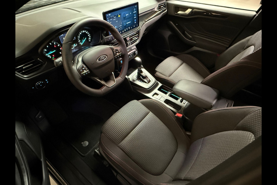 Ford FOCUS Wagon 1.0 EcoBoost Hybrid ST-Line | Led | Stoelverwarming | Carplay | Stuurverwarming | Parkeersensoren| Trekhaak