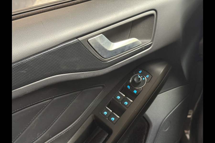 Ford FOCUS Wagon 1.0 EcoBoost Hybrid ST-Line | Led | Stoelverwarming | Carplay | Stuurverwarming | Parkeersensoren| Trekhaak