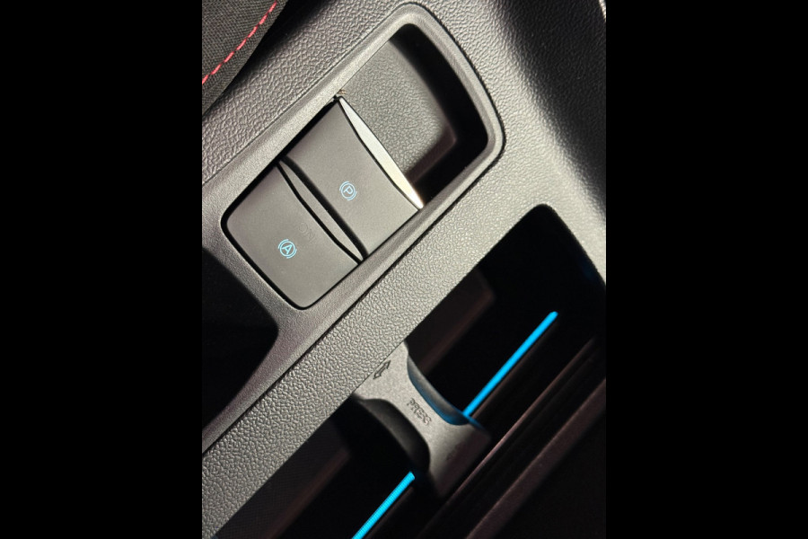 Ford FOCUS Wagon 1.0 EcoBoost Hybrid ST-Line | Led | Stoelverwarming | Carplay | Stuurverwarming | Parkeersensoren| Trekhaak