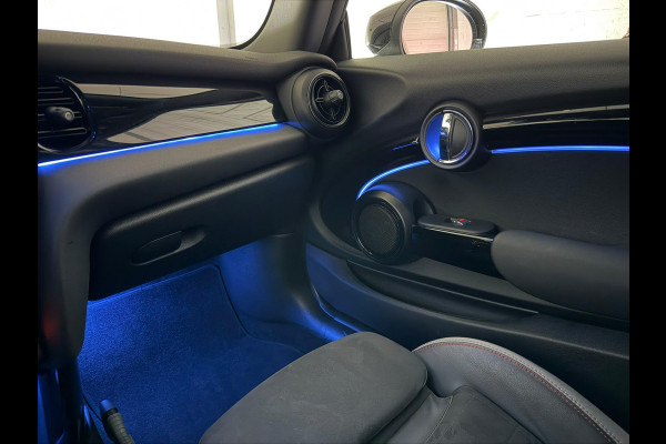 MINI 3-deurs COOPER 1.5 136PK JOHN COOPER WORKS RESOLUTE ED. | AUTOMAAT | NAVIGATIE 8,8'' | DRAADLOOS APPLE CARPLAY | SFEERVERLICHTING | 17'' JCW VIJF DUBBELSPAAKS VELGEN IN GLOSS BLACK | JCW VOOR EN ACHTERBUMPER | JCW SPORTSTOELEN MET LEER/ALCATARA | JCW DORPEL INSTAPLIJSTEN | JCW STUURWIEL | FULL LED KOPLAMPEN | UNION JACK LED ACHTERVERLICHTING | ELEKTRISCH INKLAPBARE BUITENSPIEGELS | DIGITALE COCKPIT |