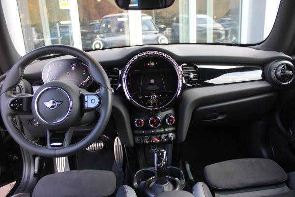 MINI 3-deurs COOPER 1.5 136PK JOHN COOPER WORKS RESOLUTE ED. | AUTOMAAT | NAVIGATIE 8,8'' | DRAADLOOS APPLE CARPLAY | SFEERVERLICHTING | 17'' JCW VIJF DUBBELSPAAKS VELGEN IN GLOSS BLACK | JCW VOOR EN ACHTERBUMPER | JCW SPORTSTOELEN MET LEER/ALCATARA | JCW DORPEL INSTAPLIJSTEN | JCW STUURWIEL | FULL LED KOPLAMPEN | UNION JACK LED ACHTERVERLICHTING | ELEKTRISCH INKLAPBARE BUITENSPIEGELS | DIGITALE COCKPIT |