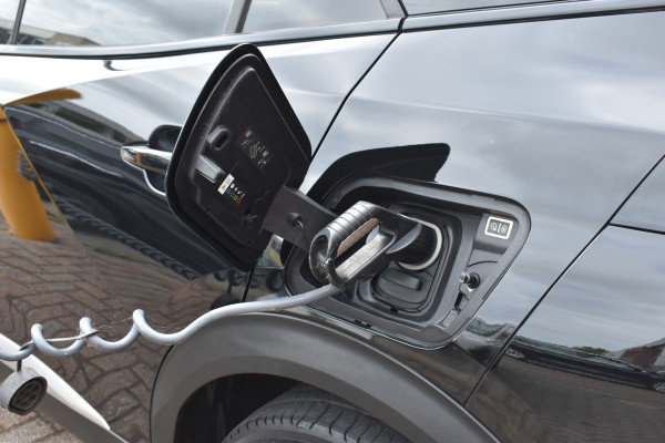 Peugeot e-2008 EV GT Première 50 kWh 1e eigenaar nl auto Panoramadak