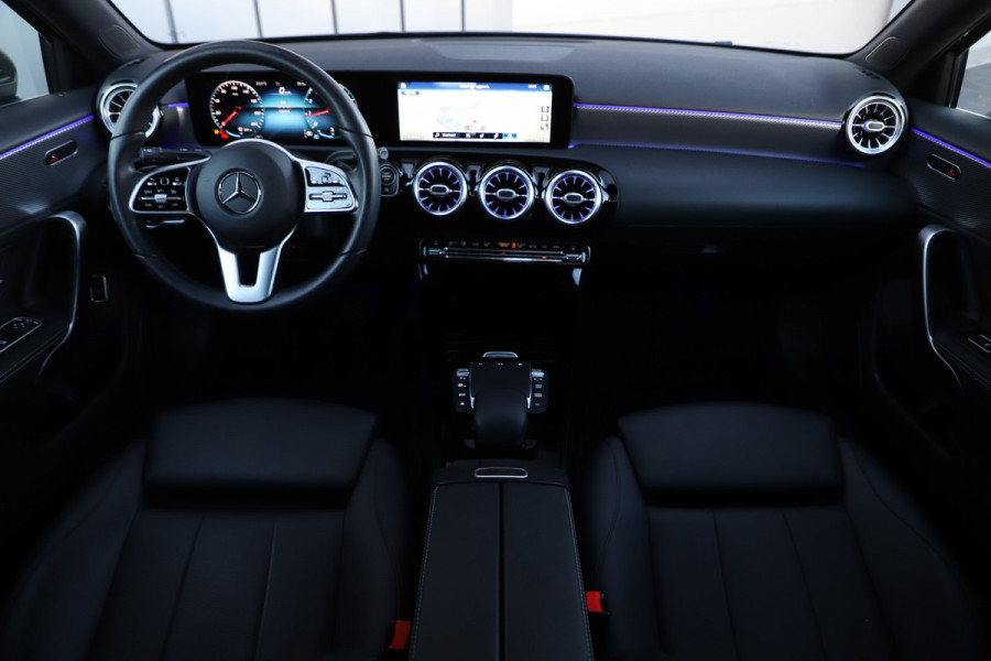 Mercedes-Benz A-Klasse 180 Business Solution Luxury | 136PK | Sfeerverlichting+ | Stoelverw. | Widescreen | Camera | Clima | Carplay | 2020.