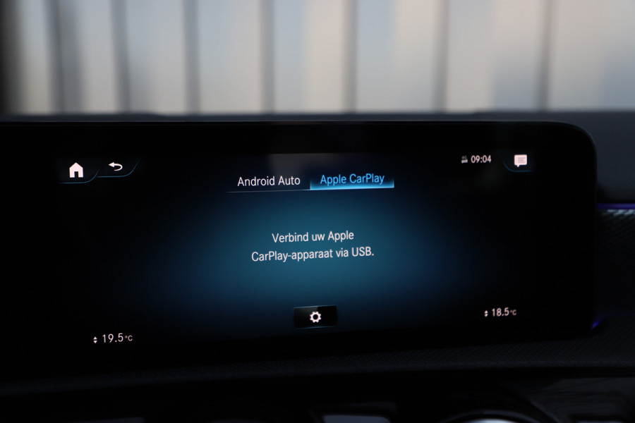 Mercedes-Benz A-Klasse 180 Business Solution Luxury | 136PK | Sfeerverlichting+ | Stoelverw. | Widescreen | Camera | Clima | Carplay | 2020.