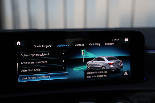 Mercedes-Benz A-Klasse 180 Business Solution Luxury | 136PK | Sfeerverlichting+ | Stoelverw. | Widescreen | Camera | Clima | Carplay | 2020.