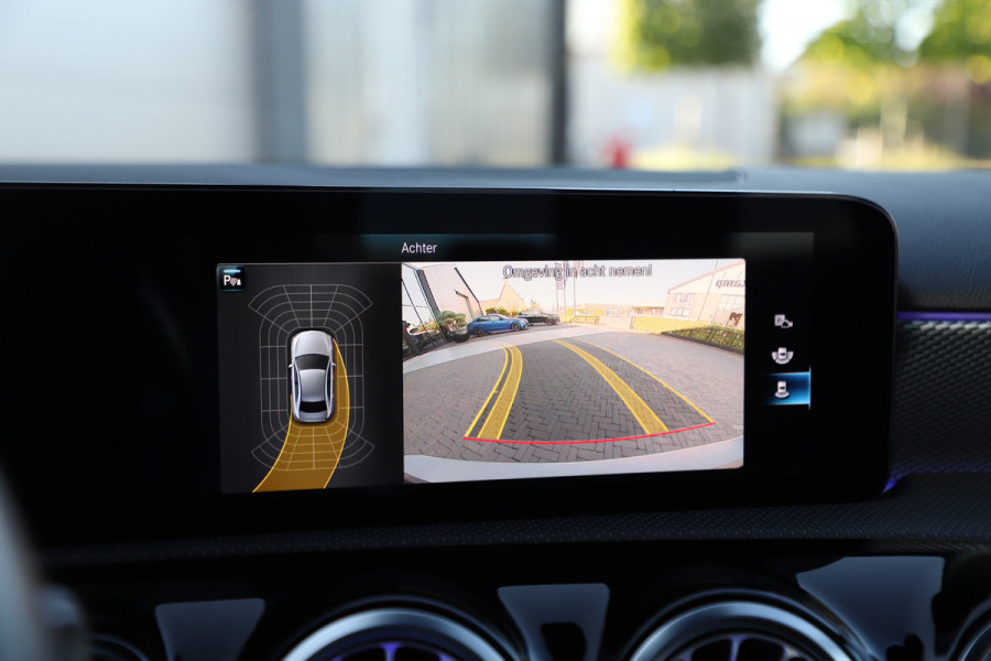 Mercedes-Benz A-Klasse 180 Business Solution Luxury | 136PK | Sfeerverlichting+ | Stoelverw. | Widescreen | Camera | Clima | Carplay | 2020.