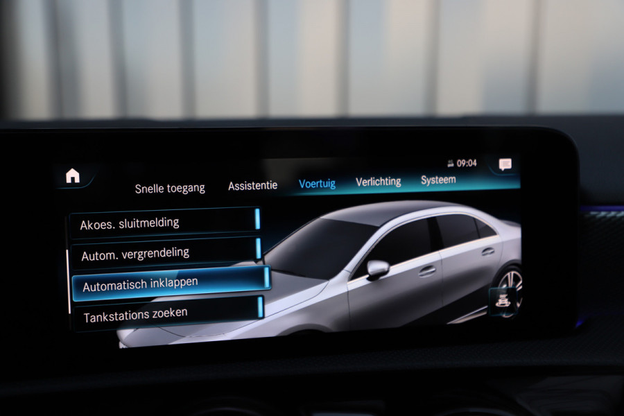 Mercedes-Benz A-Klasse 180 Business Solution Luxury | 136PK | Sfeerverlichting+ | Stoelverw. | Widescreen | Camera | Clima | Carplay | 2020.