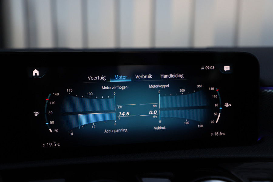 Mercedes-Benz A-Klasse 180 Business Solution Luxury | 136PK | Sfeerverlichting+ | Stoelverw. | Widescreen | Camera | Clima | Carplay | 2020.