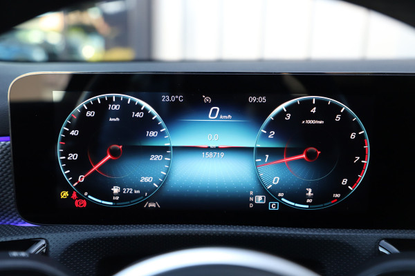 Mercedes-Benz A-Klasse 180 Business Solution Luxury | 136PK | Sfeerverlichting+ | Stoelverw. | Widescreen | Camera | Clima | Carplay | 2020.