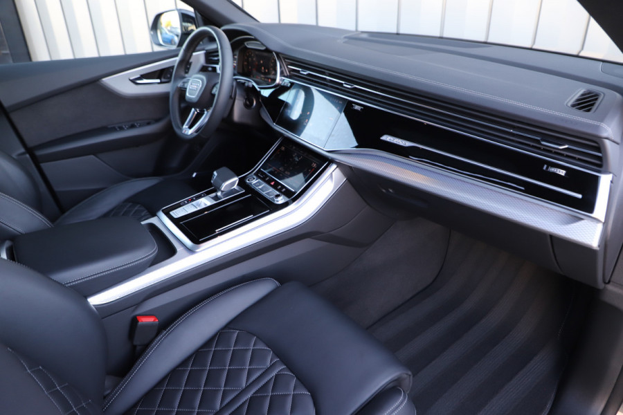 Audi Q8 60 TFSI e quattro S Competition | 490PK | Achterasbesturing | Luchtvering | Head-up | Keyless-go | S-Stoelen | Matrix-led | Sfee