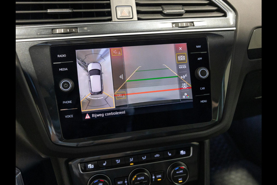 Volkswagen Tiguan 1.4 TSI 4Motion R-Line / 150pk / NL Auto / Panorama dak / Trekhaak / Rondomzicht camera / Leder /