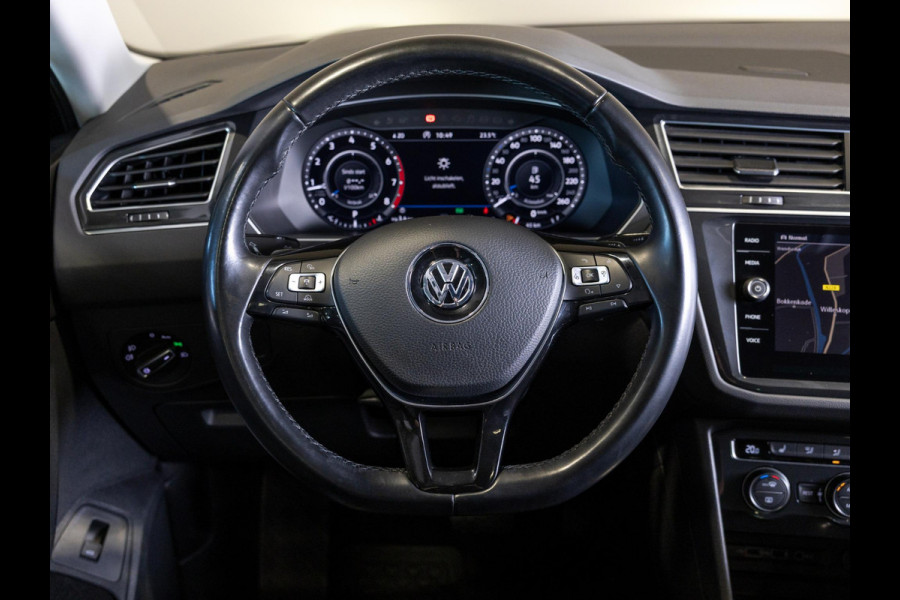 Volkswagen Tiguan 1.4 TSI 4Motion R-Line / 150pk / NL Auto / Panorama dak / Trekhaak / Rondomzicht camera / Leder /