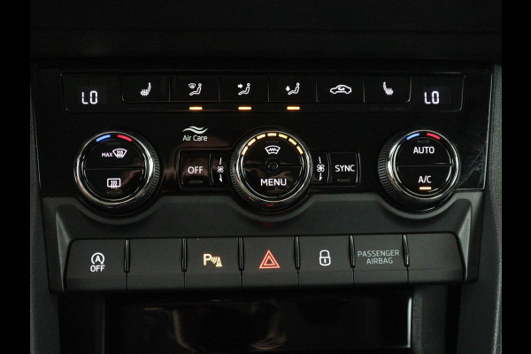 Škoda Karoq 1.5 TSI ACT Business Edition | Stoelverwarming | Navigatie | Carplay | Sfeerverlichting | Climate control | Park assist | Trekhaak