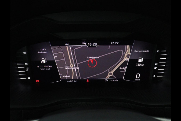 Škoda Karoq 1.5 TSI ACT Business Edition | Stoelverwarming | Navigatie | Carplay | Sfeerverlichting | Climate control | Park assist | Trekhaak