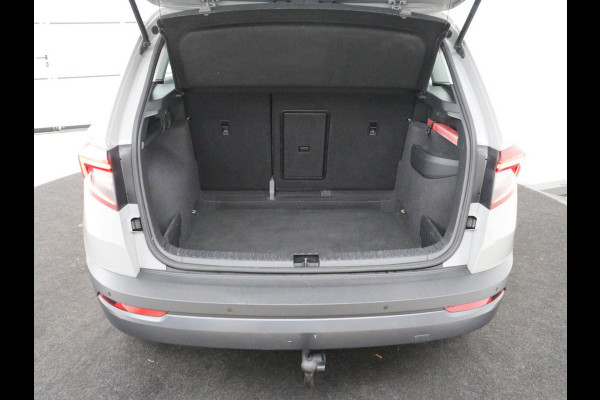 Škoda Karoq 1.5 TSI ACT Business Edition | Stoelverwarming | Navigatie | Carplay | Sfeerverlichting | Climate control | Park assist | Trekhaak