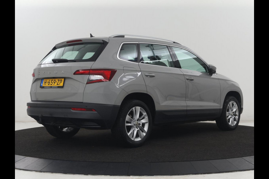 Škoda Karoq 1.5 TSI ACT Business Edition | Stoelverwarming | Navigatie | Carplay | Sfeerverlichting | Climate control | Park assist | Trekhaak