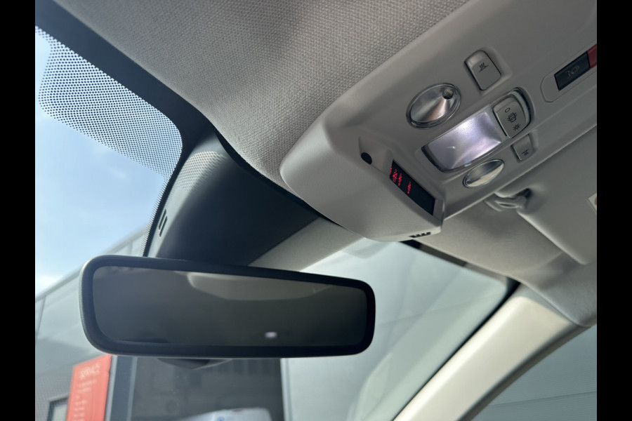 Citroën Ë-C4 SHINE 136PK 50 kWh (Stuurverwarming - Head-up display - Navigatie - Camera)