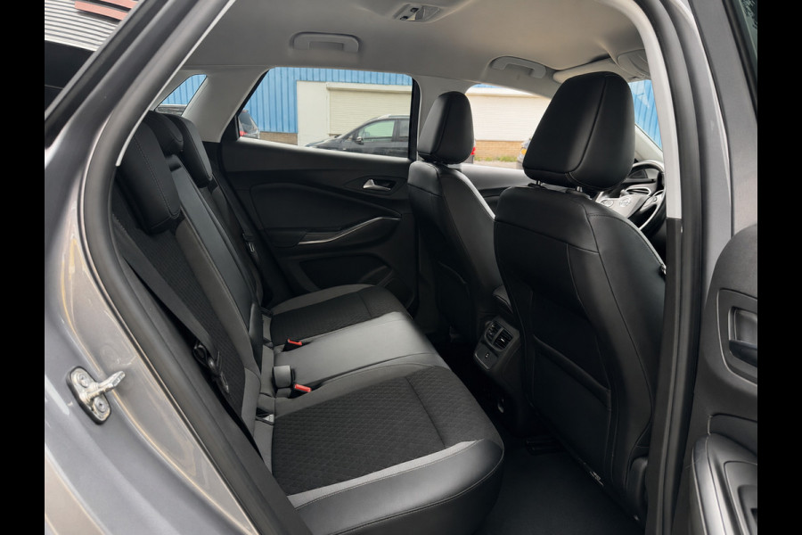 Opel Grandland X 1.2 Turbo Innovation - AUTOMAAT I Navigatie / Apple CarPlay I Airco I LED I PDC I Sport velgen I