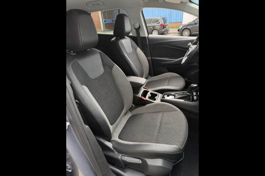 Opel Grandland X 1.2 Turbo Innovation - AUTOMAAT I Navigatie / Apple CarPlay I Airco I LED I PDC I Sport velgen I