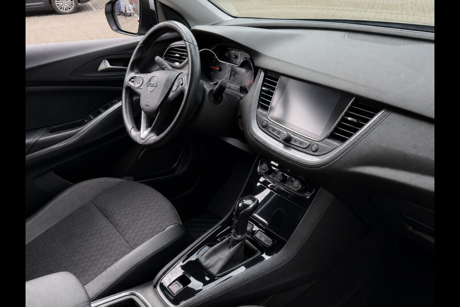 Opel Grandland X 1.2 Turbo Innovation - AUTOMAAT I Navigatie / Apple CarPlay I Airco I LED I PDC I Sport velgen I
