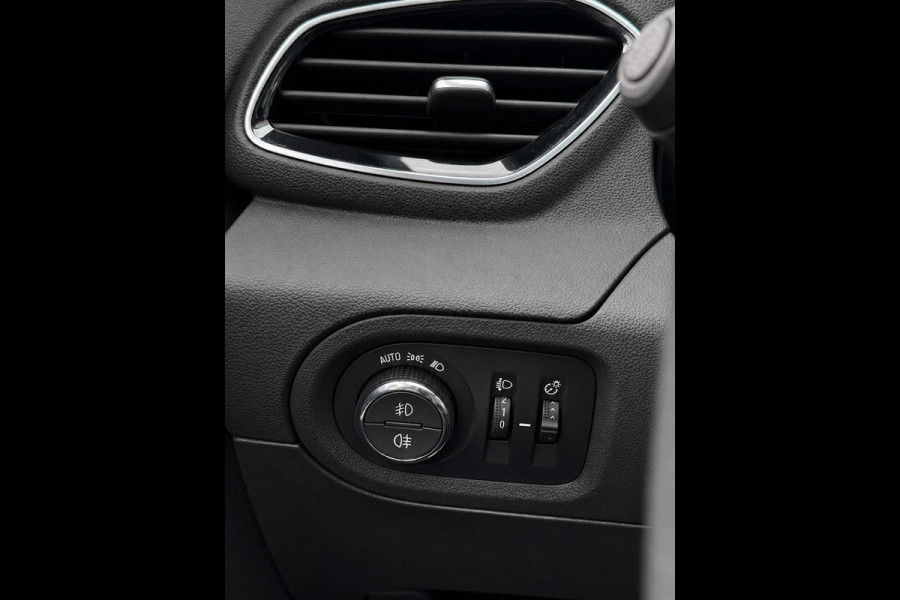 Opel Grandland X 1.2 Turbo Innovation - AUTOMAAT I Navigatie / Apple CarPlay I Airco I LED I PDC I Sport velgen I