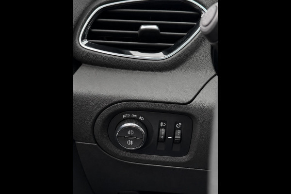 Opel Grandland X 1.2 Turbo Innovation - AUTOMAAT I Navigatie / Apple CarPlay I Airco I LED I PDC I Sport velgen I