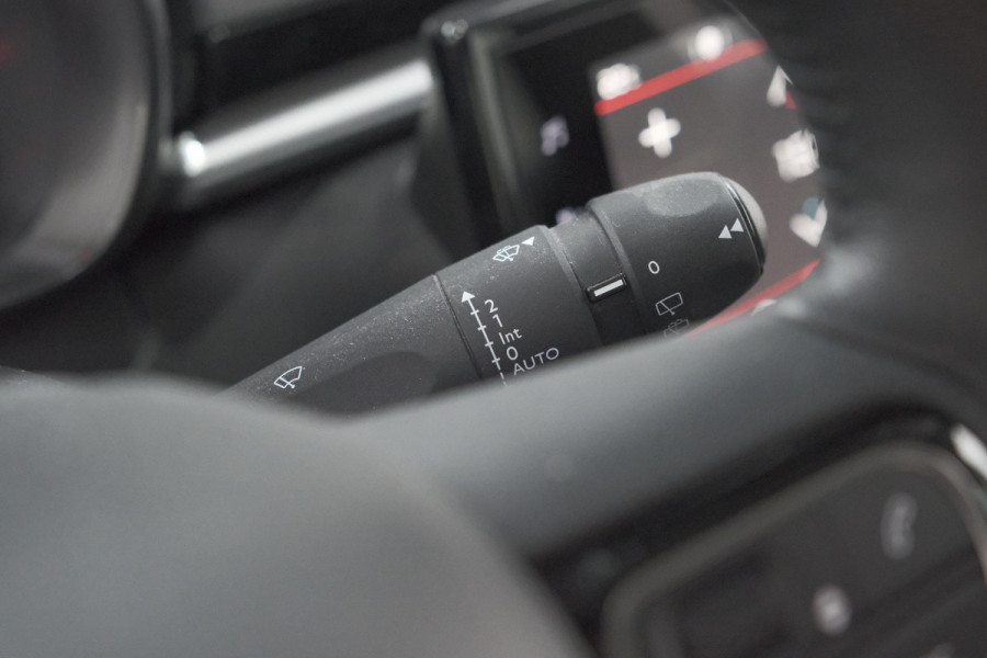 Citroën C3 PureTech 110 EAT6 Business | Trekhaak | Camera | Dodehoekdetectie | Navigatie | Climate Control