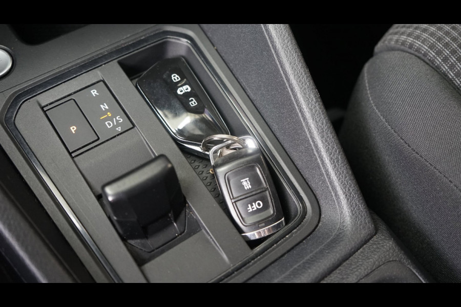Volkswagen Caddy 1.5 eTSI MAXTON DESIGN AUTOMAAT|BENZINE|CAMERA|CARPLAY|CRUISE|NAVIGATIE|PDC|STANDKACHEL|STOELVERWARMING|TREKHAAK