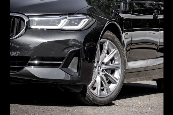 BMW 5 Serie Touring 530e ** LASER, NAVI+, DAKOTA LEDER, PANORAMA, HuD, KEYLESS, MEM, 38.5k onder NP ** 1e EIG - UNFALLFREI - BMW GAR ** ** INFORMEER OOK NAAR ONZE AANTREKKELIJKE FINANCIAL-LEASE TARIEVEN **