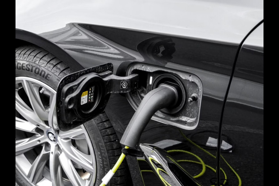 BMW 5 Serie Touring 530e ** LASER, NAVI+, DAKOTA LEDER, PANORAMA, HuD, KEYLESS, MEM, 38.5k onder NP ** 1e EIG - UNFALLFREI - BMW GAR ** ** INFORMEER OOK NAAR ONZE AANTREKKELIJKE FINANCIAL-LEASE TARIEVEN **