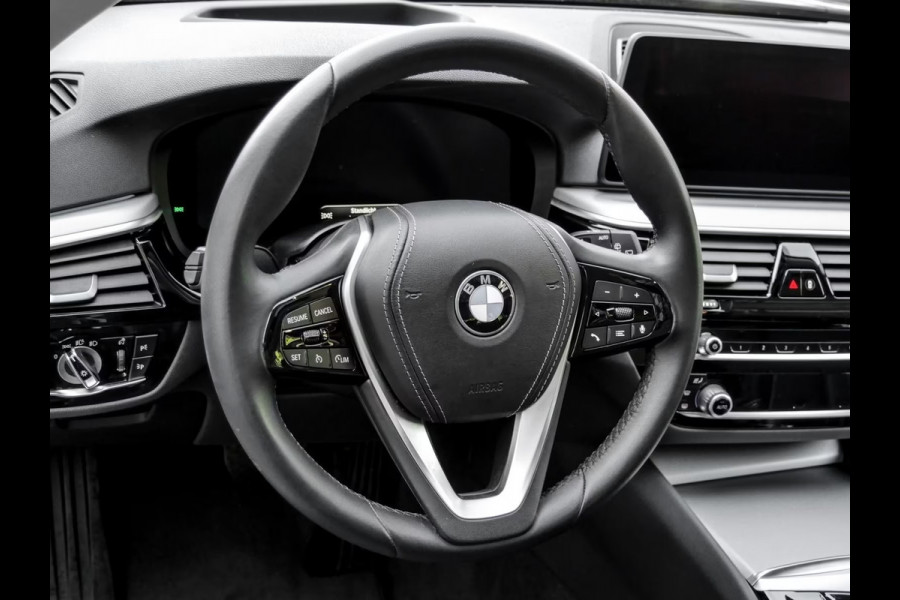 BMW 5 Serie Touring 530e ** LASER, NAVI+, DAKOTA LEDER, PANORAMA, HuD, KEYLESS, MEM, 38.5k onder NP ** 1e EIG - UNFALLFREI - BMW GAR ** ** INFORMEER OOK NAAR ONZE AANTREKKELIJKE FINANCIAL-LEASE TARIEVEN **