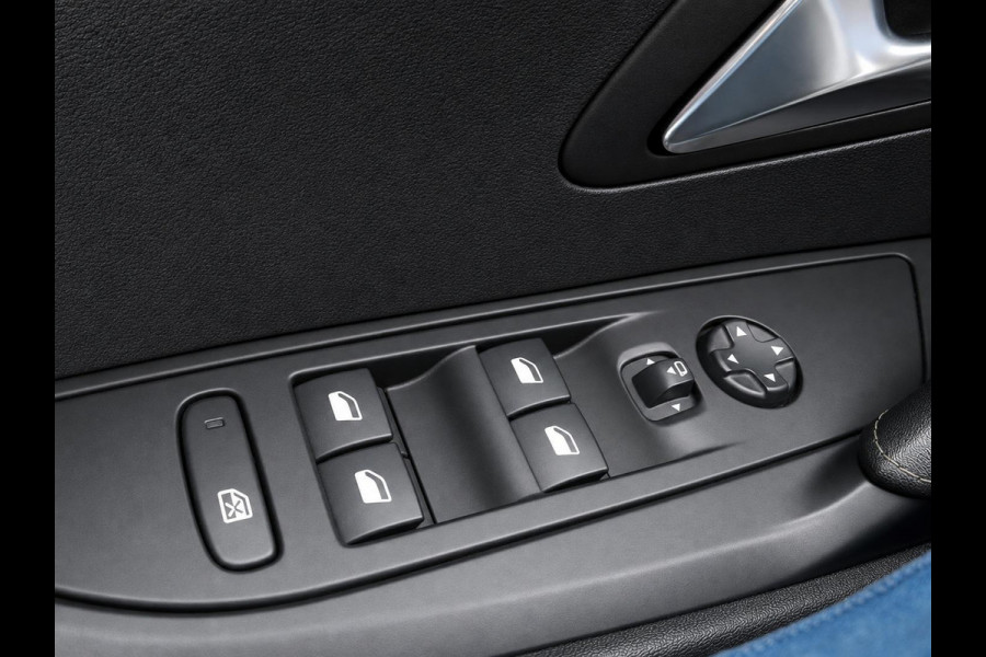 Peugeot 208 1.2 PureTech Allure pack Automaat Navigatie Apple CarPlay Android Auto Parkeerhulp Cruise control Climate control Lichtmetalen velgen