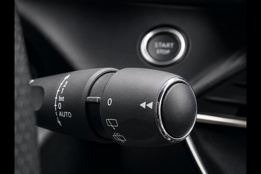 Peugeot 208 1.2 PureTech Allure pack Automaat Navigatie Apple CarPlay Android Auto Parkeerhulp Cruise control Climate control Lichtmetalen velgen