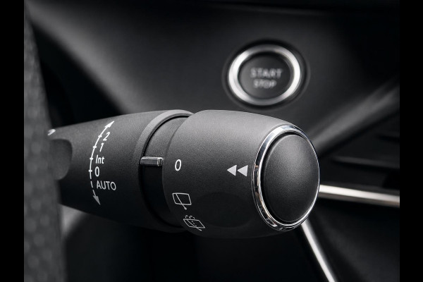 Peugeot 208 1.2 PureTech Allure pack Automaat Navigatie Apple CarPlay Android Auto Parkeerhulp Cruise control Climate control Lichtmetalen velgen