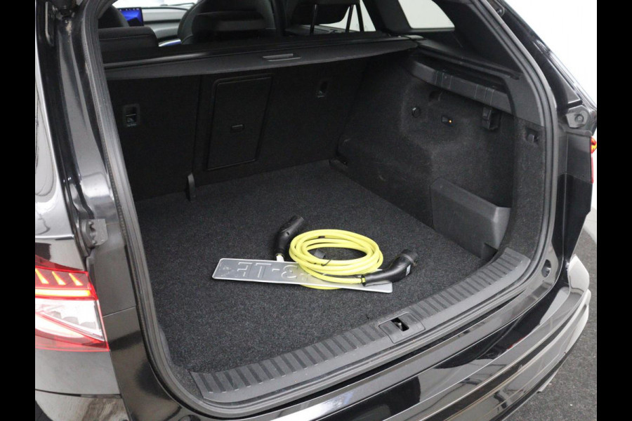 Škoda Enyaq iV 80 Business Edition | SOH 93,6% | Panoramadak | Leder/alcantara | Memory | Stuur/stoel verwarming | Adaptive cruise | Carplay | Sfeerverlichting | Camera | Park assist | Trekhaak