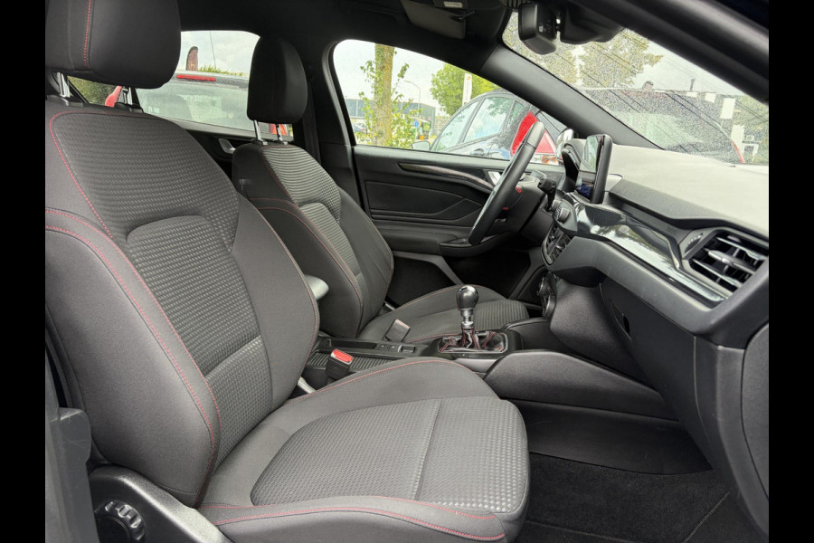 Ford Focus 1.0 EcoBoost ST Line Business 2e Eigenaar l Navi l Clima l Cruise l 125pk l Keyless l Pdc V+A l 18 '' Lmv  l N.A.P l Apk tot 02-2028