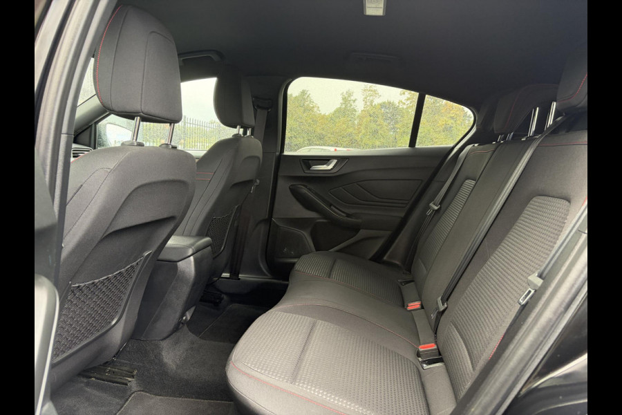 Ford Focus 1.0 EcoBoost ST Line Business 2e Eigenaar l Navi l Clima l Cruise l 125pk l Keyless l Pdc V+A l 18 '' Lmv  l N.A.P l Apk tot 02-2028