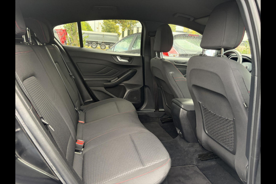 Ford Focus 1.0 EcoBoost ST Line Business 2e Eigenaar l Navi l Clima l Cruise l 125pk l Keyless l Pdc V+A l 18 '' Lmv  l N.A.P l Apk tot 02-2028