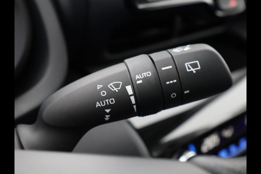 Toyota Yaris Cross 1.5 HYBRIDE BLACK & WHITE AUTOMAAT GARANTIE 3-2034 LM VELGEN. CARPLAY NAVI.ADAPTIEVE CRUISE CONTROLL