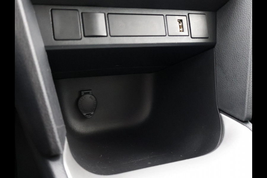 Toyota Yaris Cross 1.5 HYBRIDE BLACK & WHITE AUTOMAAT GARANTIE 3-2034 LM VELGEN. CARPLAY NAVI.ADAPTIEVE CRUISE CONTROLL