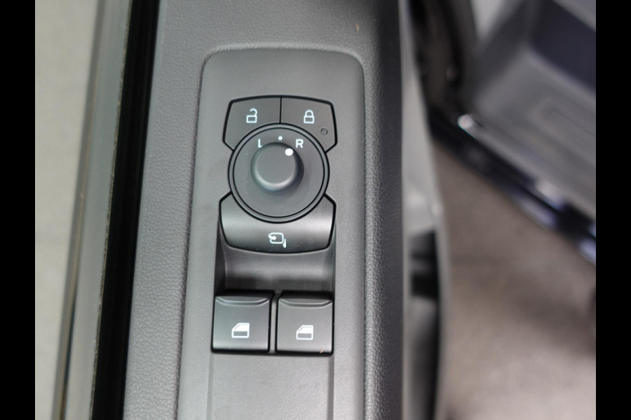 Ford Transit Custom 300 2.0 TDCI L2H1 Trend Automaat Trekhaak Navigatie Apple CarPlay Android Auto Camera Parkeerhulp Adaptive Cruise Control Climate Control Lichtmetalen velgen