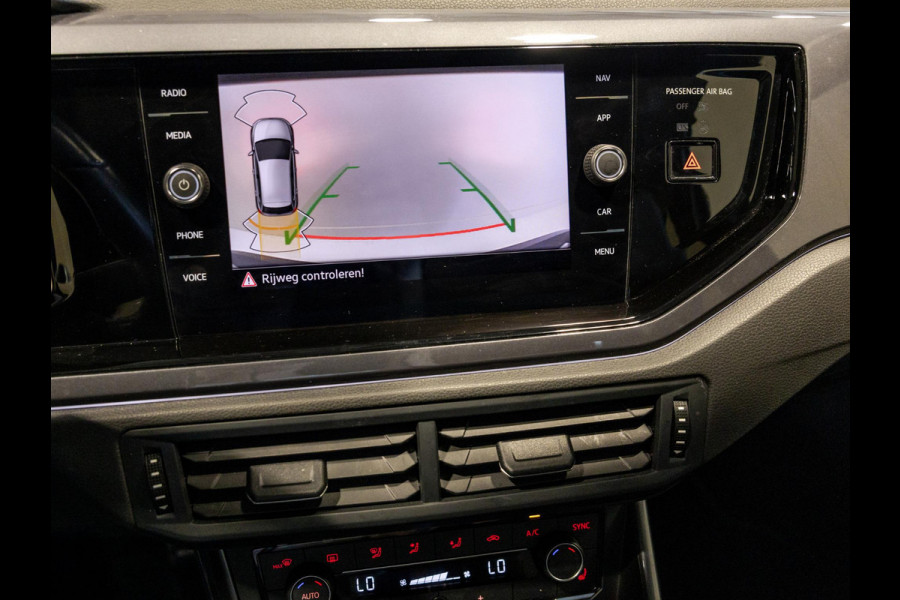 Volkswagen Polo 1.0 TSI Highline Business R 110pk / Panoramadak / Beats audio / Achteruitrijcamera / Stoelverwarming / Cruise control adaptief / Navigatie / Apple carplay /