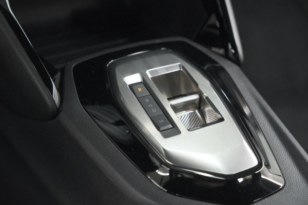 Peugeot 2008 PureTech 130 Active Pack | Trekhaak | Camera | Navigatie | Parkeersensoren | Apple Carplay